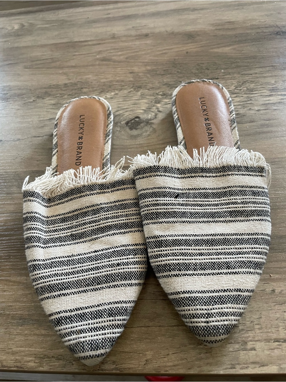 Lucky brand BAPSEE Gray white Striped knit upper slip on flats fringe trim 8.5